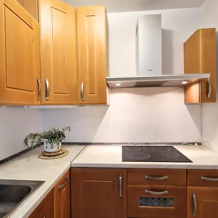 Saria Струньян